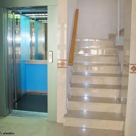 Luxury With Jacuzzi דירה גרנדה